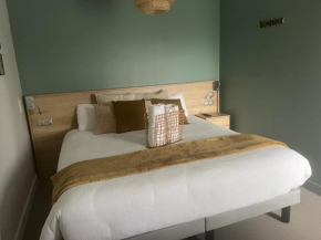 Chambre privatisée L’Ermitage vue sur la mayenne